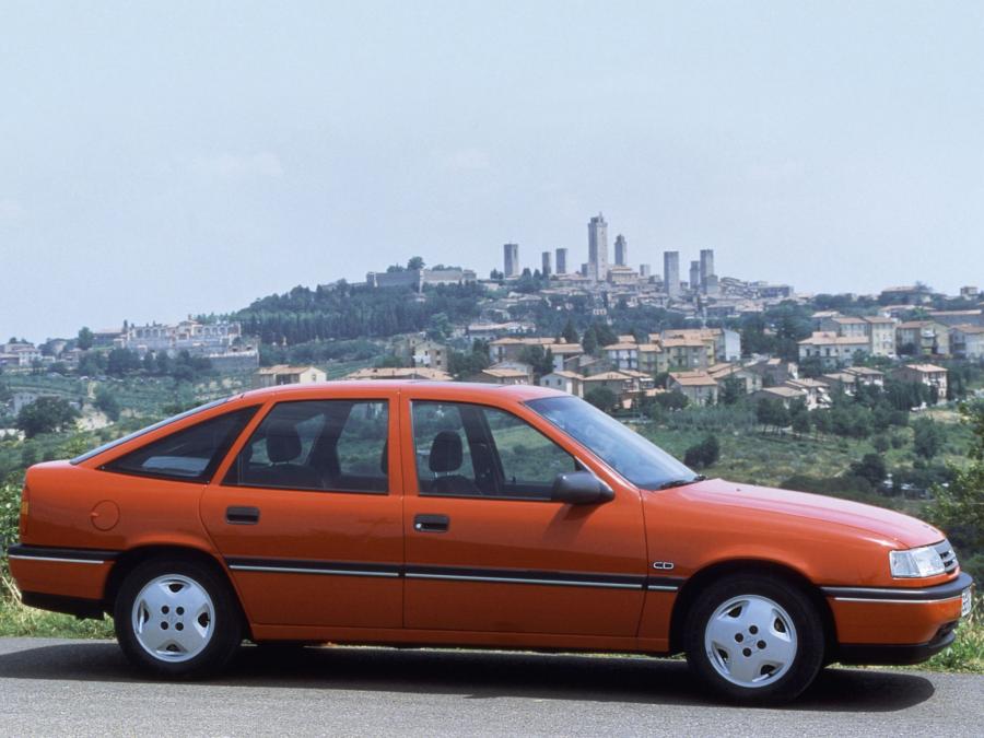 Opel Vectra Hatchback 1988 года  (фото 10 из 10)
